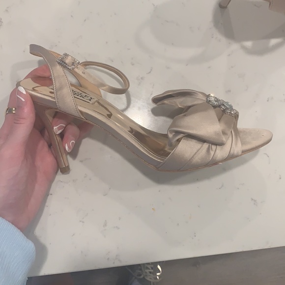 Badgley Mischka dressy satin heel with rhinestones - Picture 2 of 4